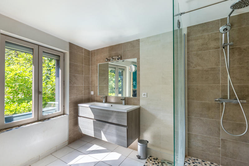 Maison - 245 m² - 7 pièces