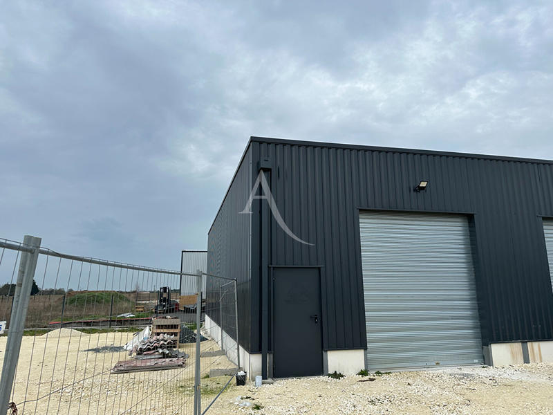 Local d'activité / Entrepôt - 90 m²