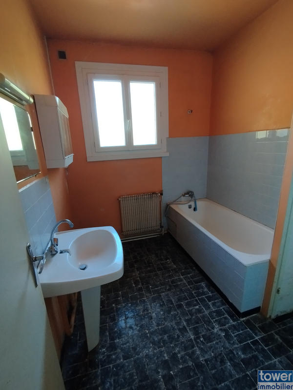 Maison - 99 m² - 6 pièces