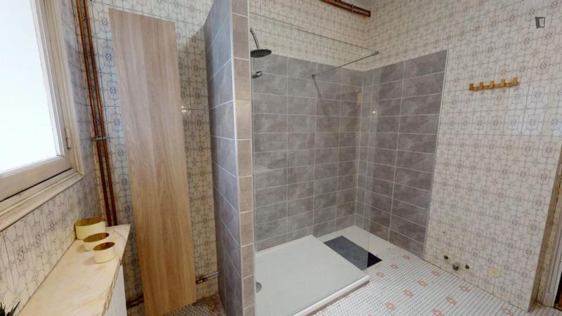 Chambre - 11 m² - 10 pièces