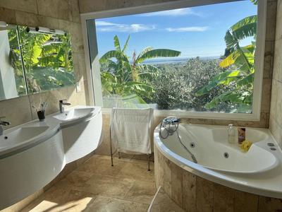 Propriété - 305 m²