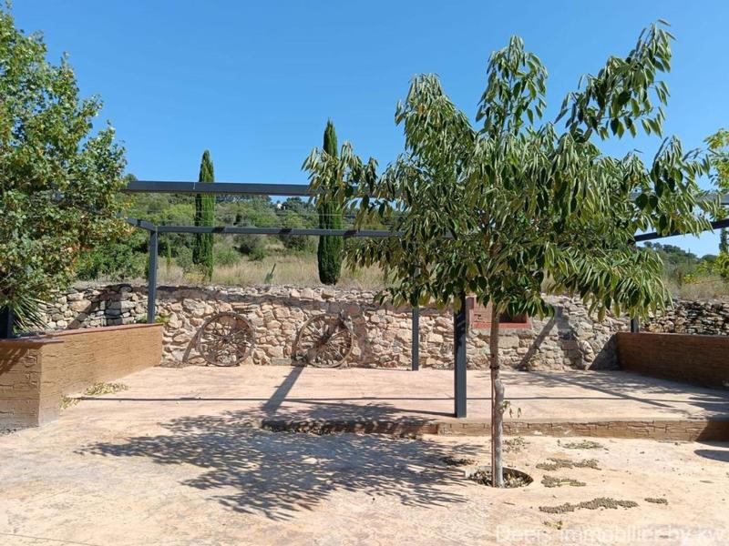 Propriété - 1 050 m² - 15 pièces