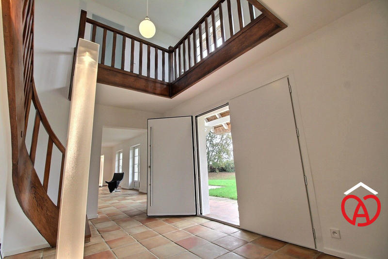 Maison - 248 m² - 10 pièces