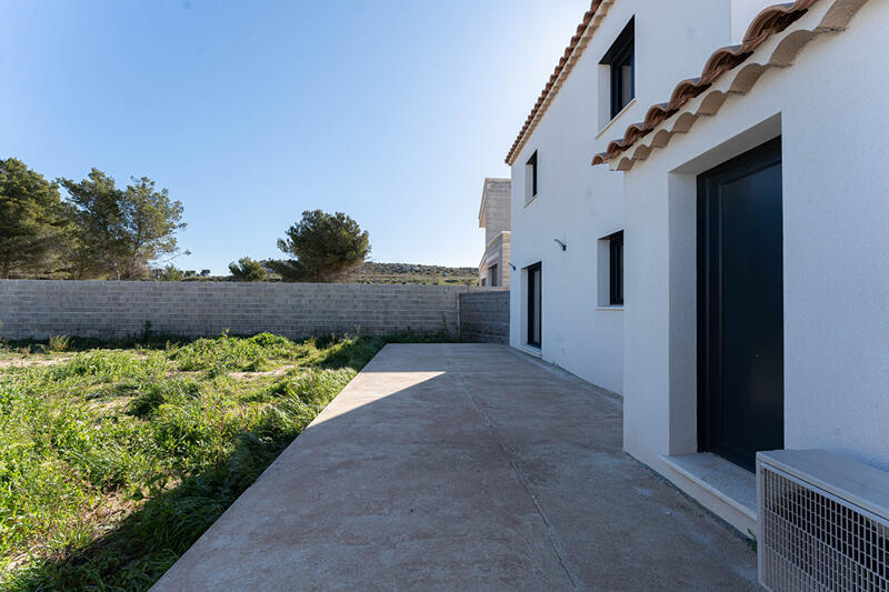 Maison - 95 m² - 4 pièces