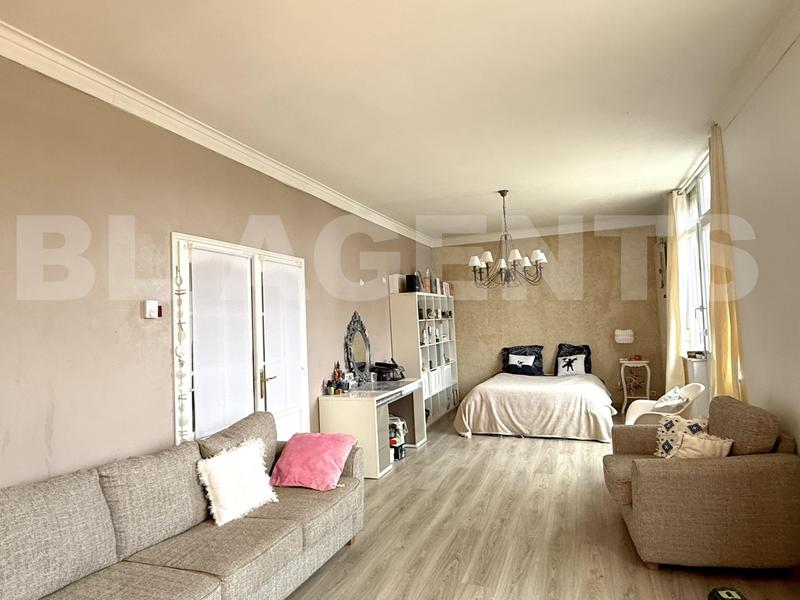 Maison - 215 m² - 6 pièces