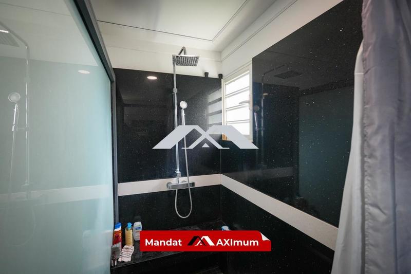 Villa - 205 m² - 6 pièces