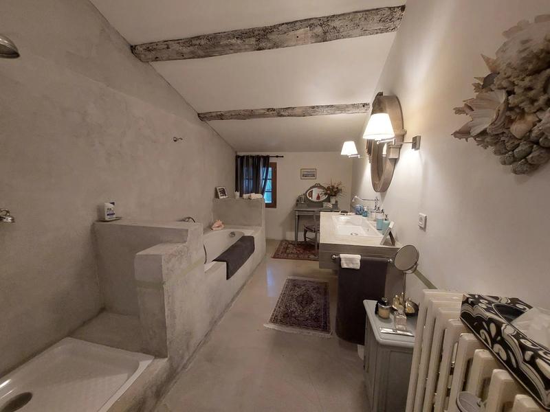 Maison traditionnelle - 268 m² - 10 pièces