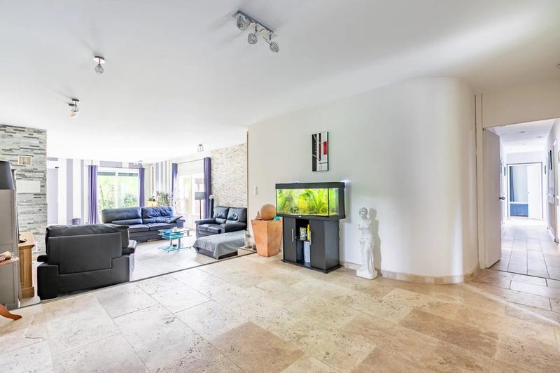 Maison - 258 m² - 8 pièces