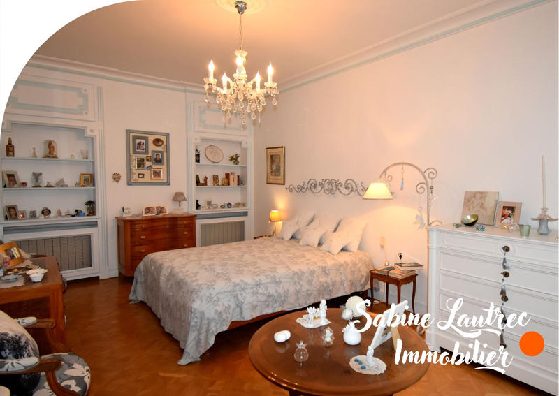 Maison - 233 m² - 7 pièces