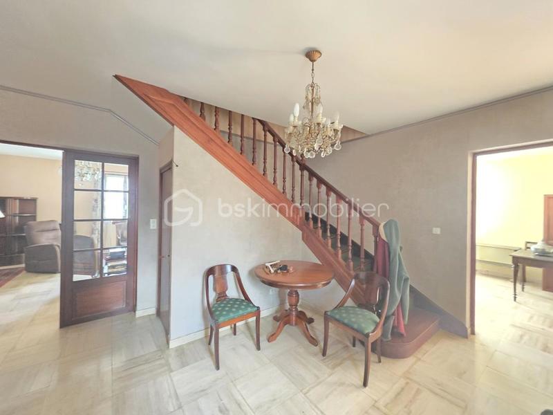 Maison - 228 m² - 7 pièces