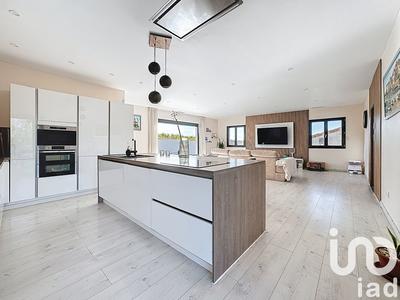 Maison - 222 m² - 8 pièces