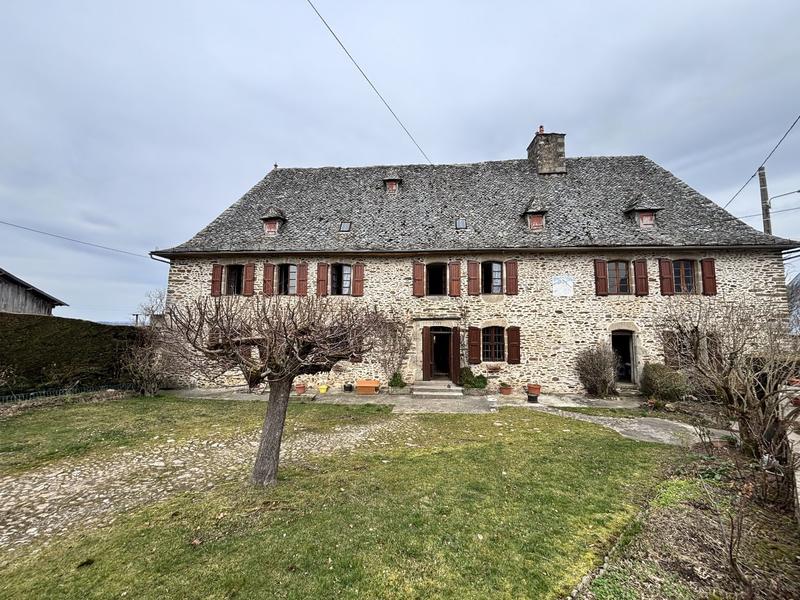 Maison - 186 m² - 8 pièces