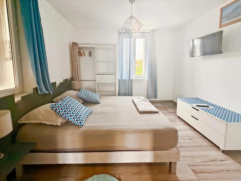 Maison - 235 m² - 10 pièces