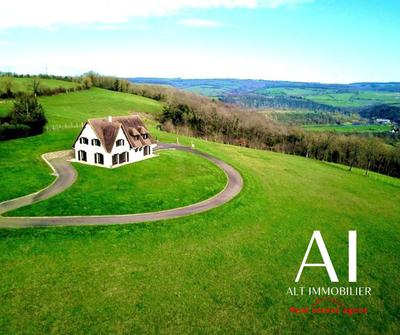 Maison traditionnelle - 213 m² - 7 pièces