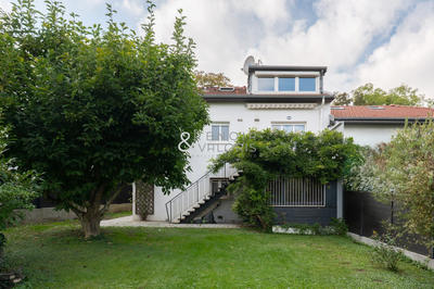 Maison - 168 m² - 9 pièces