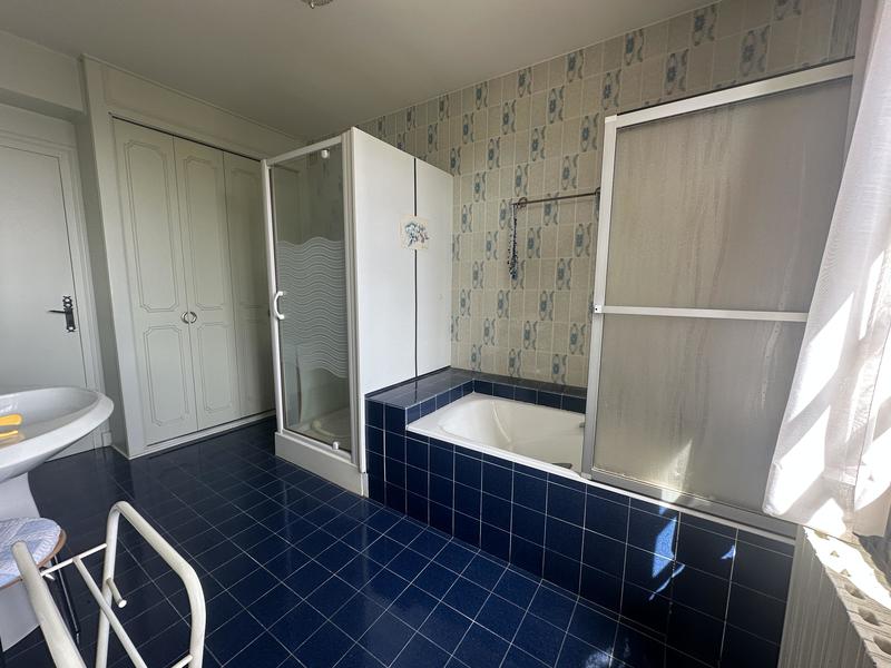 Maison traditionnelle - 280 m² - 11 pièces