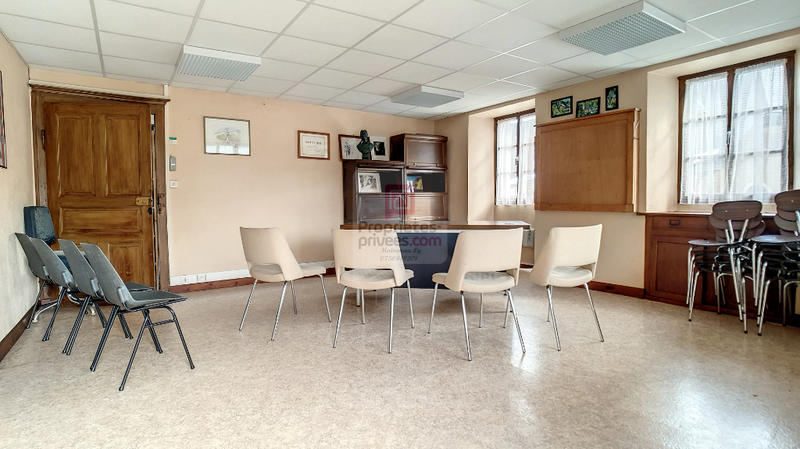 Maison - 303 m² - 11 pièces