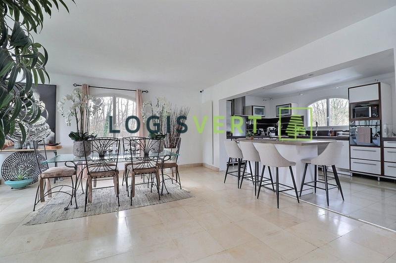 Maison - 236 m² - 8 pièces