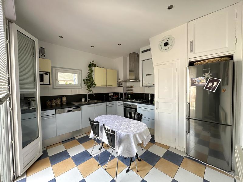 Appartement - 145 m² - 6 pièces