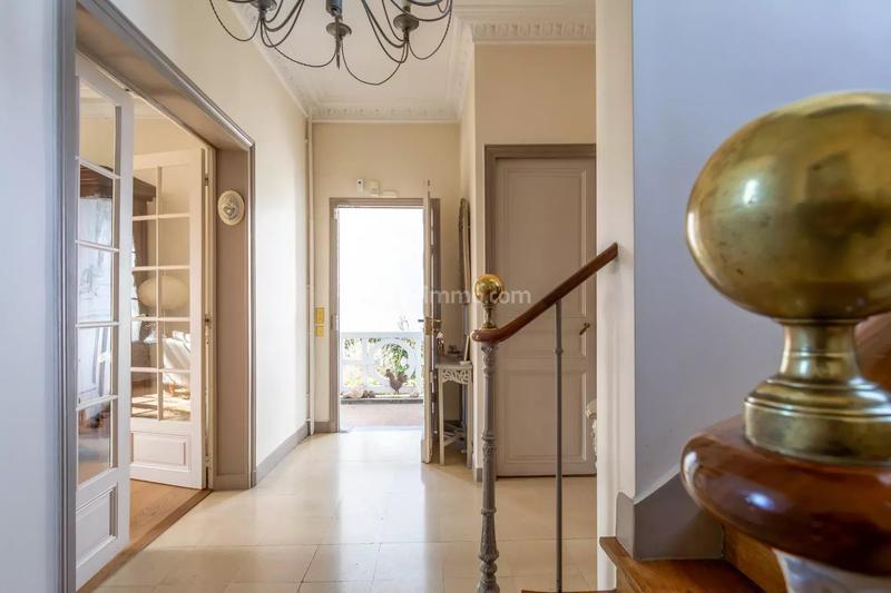 Maison - 954 m² - 10 pièces