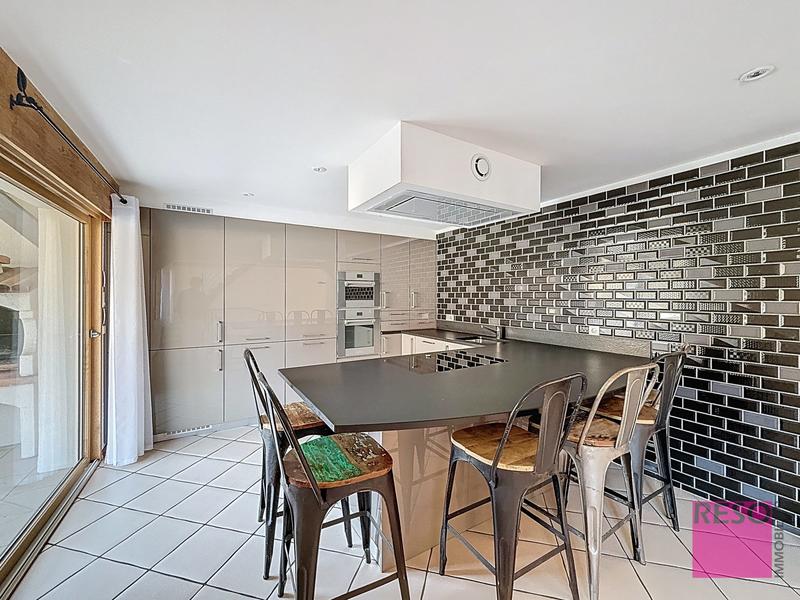 Appartement - 186 m² - 7 pièces