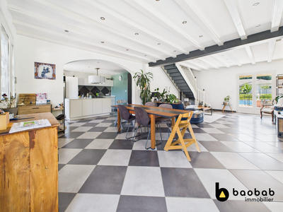 Maison - 180 m² - 7 pièces