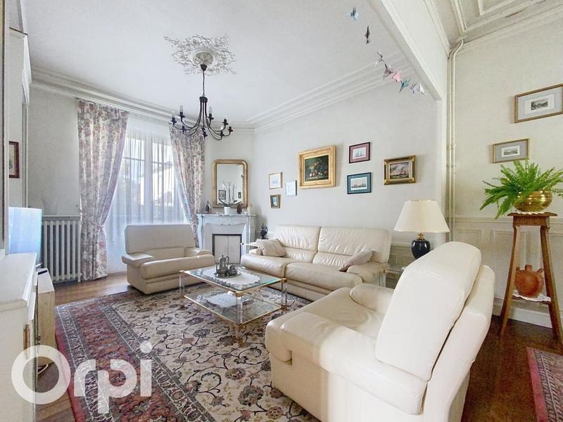 Maison - 176 m² - 9 pièces