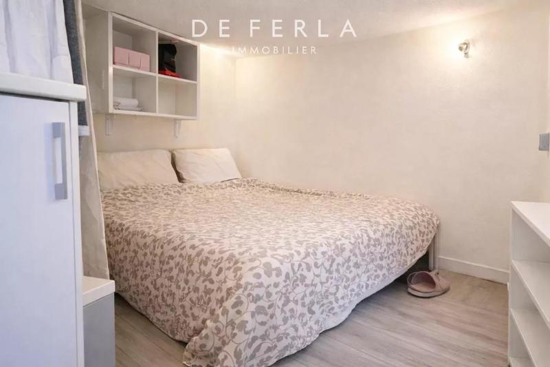 Studio - 9 m² - 1 pièce