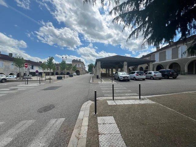 Maison de village - 300 m² - 8 pièces