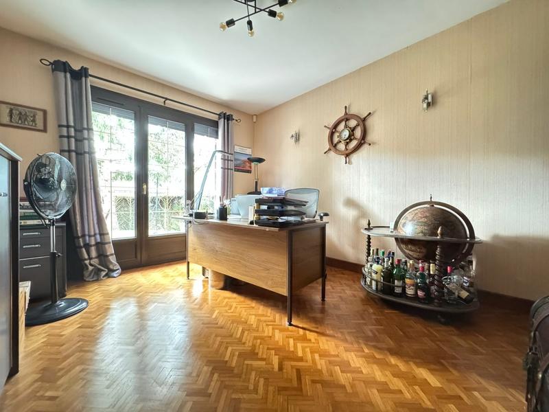 Maison - 224 m² - 8 pièces