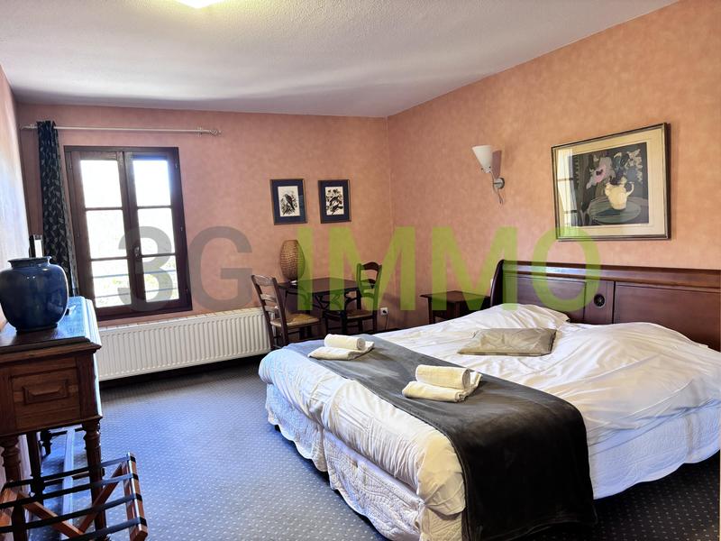 Maison - 920 m² - 5 pièces