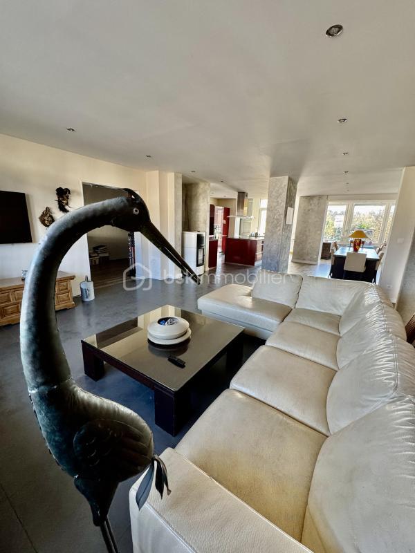 Maison traditionnelle - 260 m² - 10 pièces