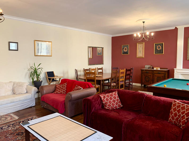 Maison - 325 m² - 13 pièces