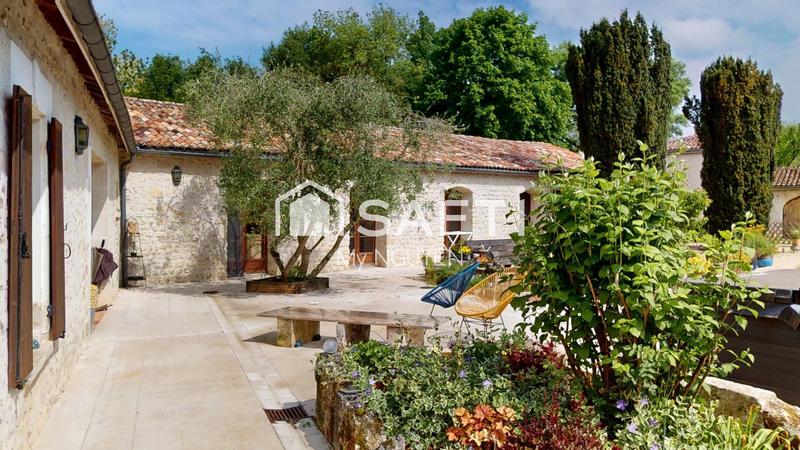 Maison - 327 m² - 9 pièces