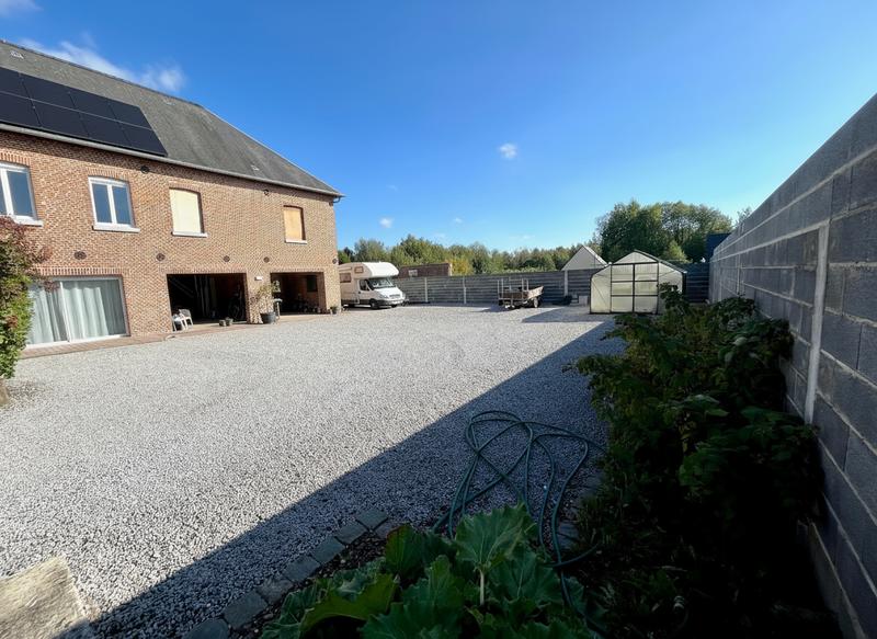 Maison - 265 m² - 11 pièces