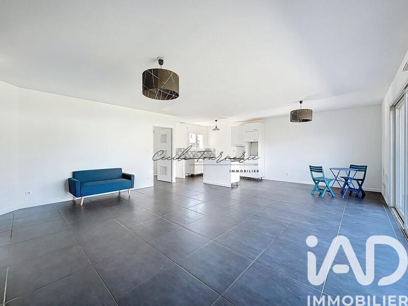 Maison - 93 m² - 4 pièces