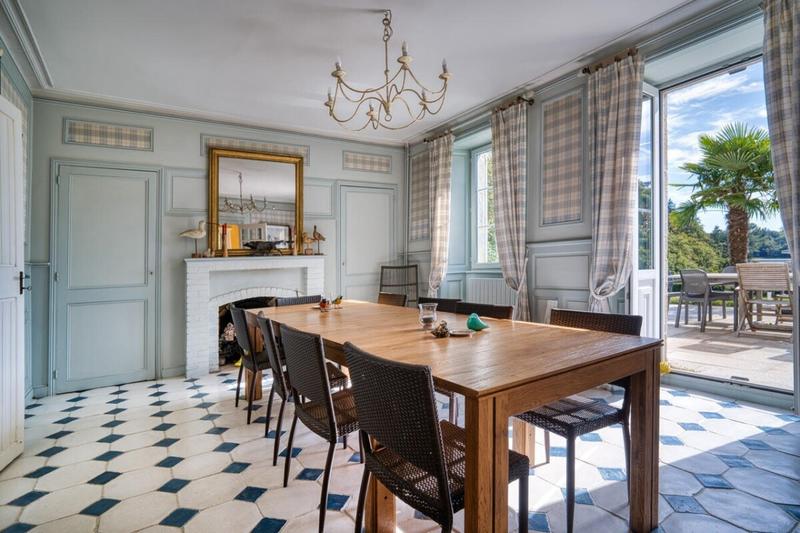 Propriété - 650 m² - 8 pièces