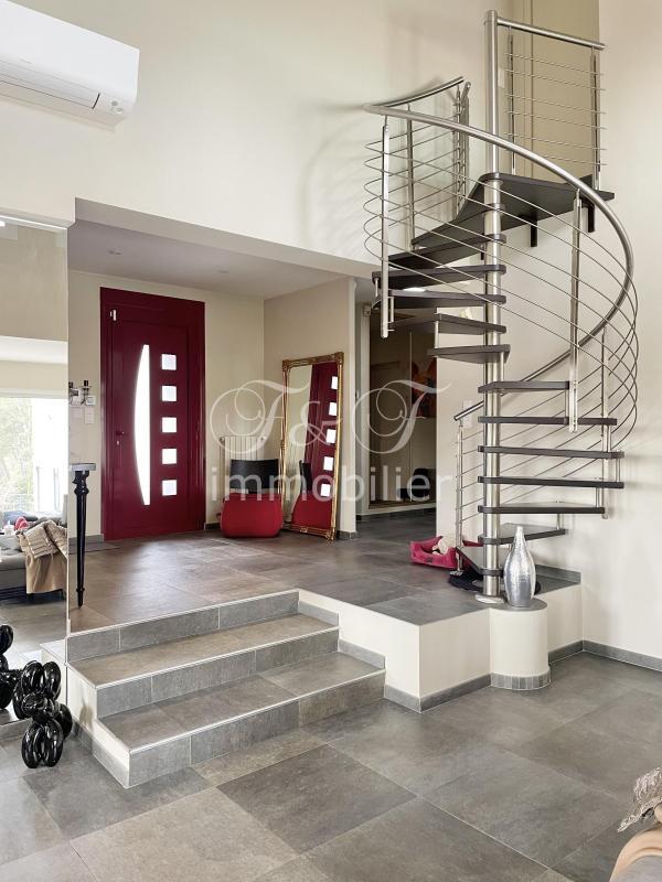 Propriété - 218 m²