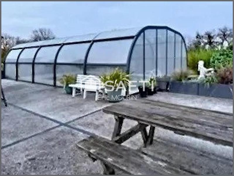 Maison - 265 m² - 10 pièces