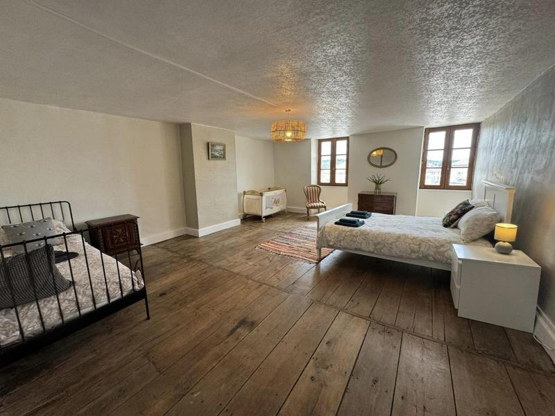 Maison - 200 m² - 8 pièces