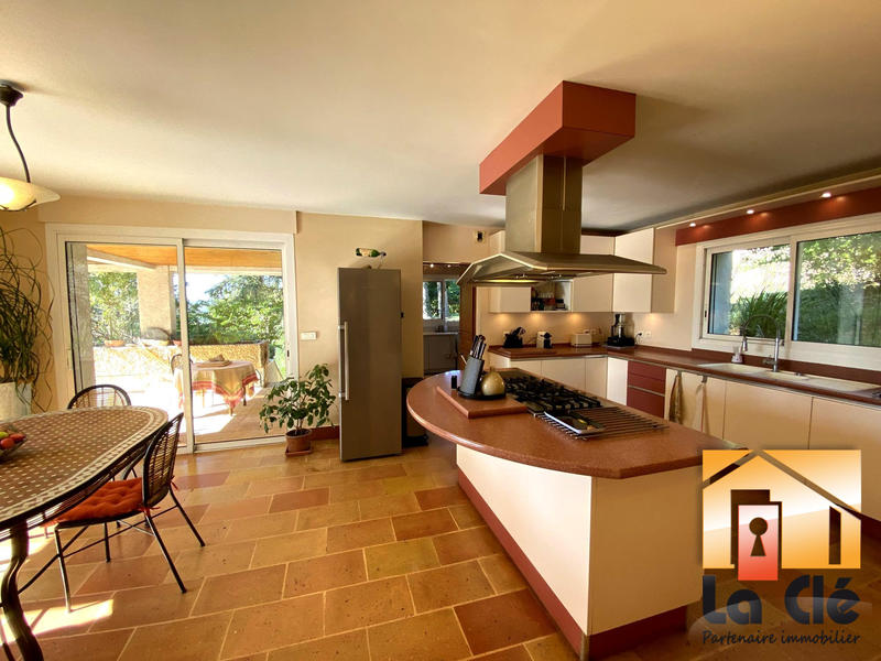 Maison - 455 m² - 9 pièces