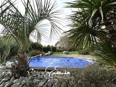 Maison - 299 m² - 9 pièces