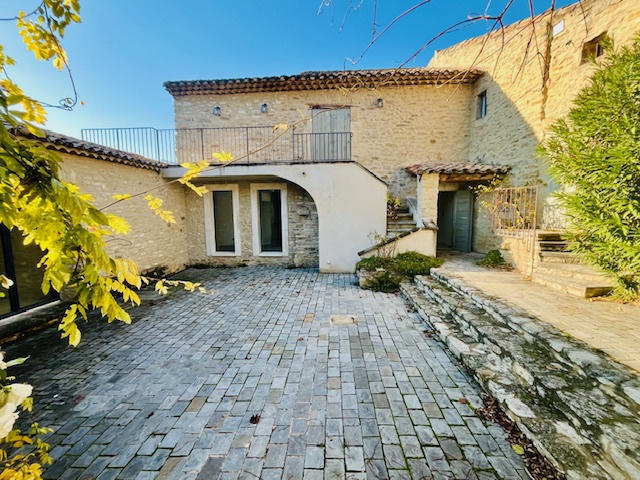Maison - 385 m² - 8 pièces