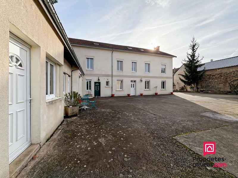 Maison - 366 m² - 13 pièces