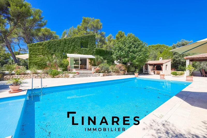 Maison - 340 m² - 8 pièces