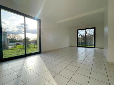 Maison - 107 m² - 6 pièces