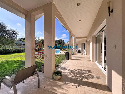 Villa - 201 m² - 6 pièces