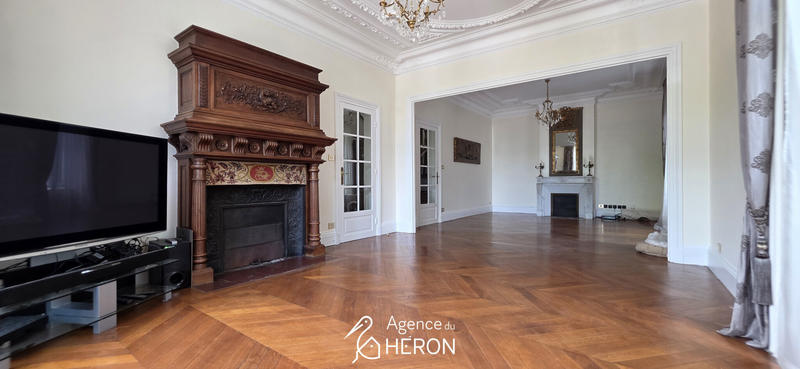 Maison - 240 m² - 9 pièces