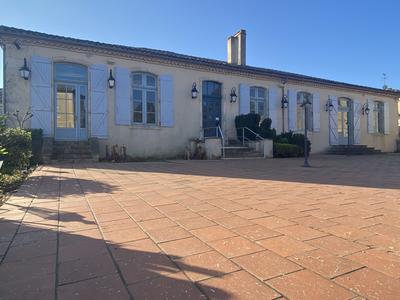 Maison - 718 m² - 8 pièces