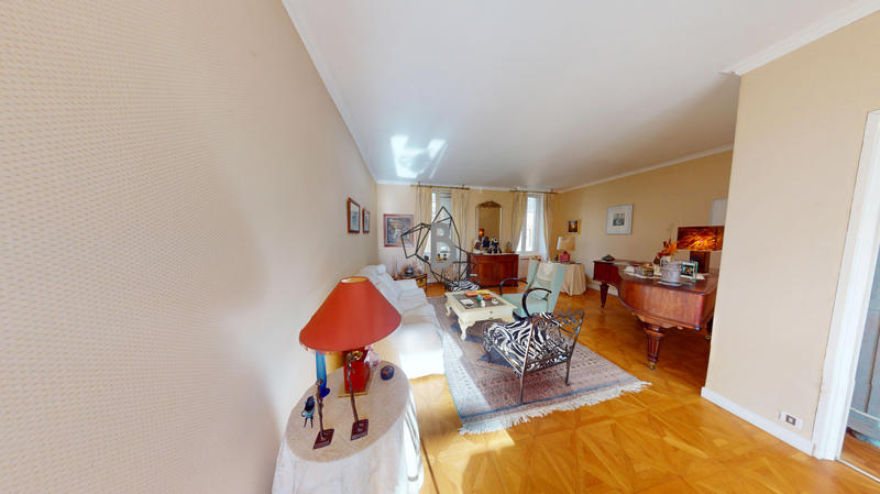 Maison - 250 m² - 8 pièces